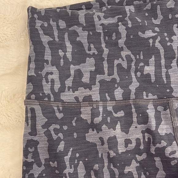 Lululemon athletica grey mix Patterned crop/tapered cur Leggings size 6 women’s - Picture 3 of 16